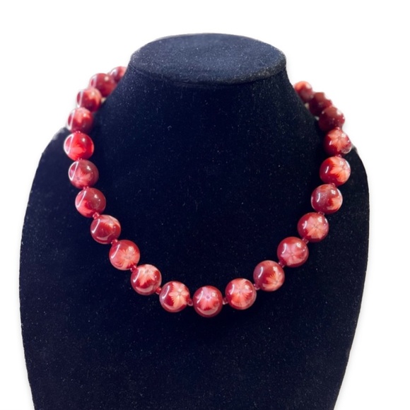 Vintage moonglow beaded necklace with flower center and sparkle in each bead - Picture 10 of 15